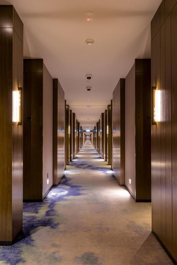 M Resort & Hotel Kuala Lumpur Kültér fotó A corridor at the hotel